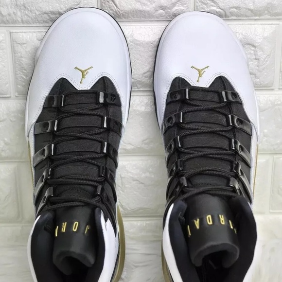 Jordan Max Aura Men Basketball Shoe - Picture 2 of 4